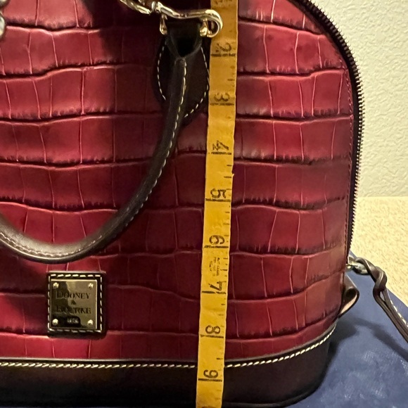 Timeless Dooney and Bourke satchel bag - Picture 6 of 7